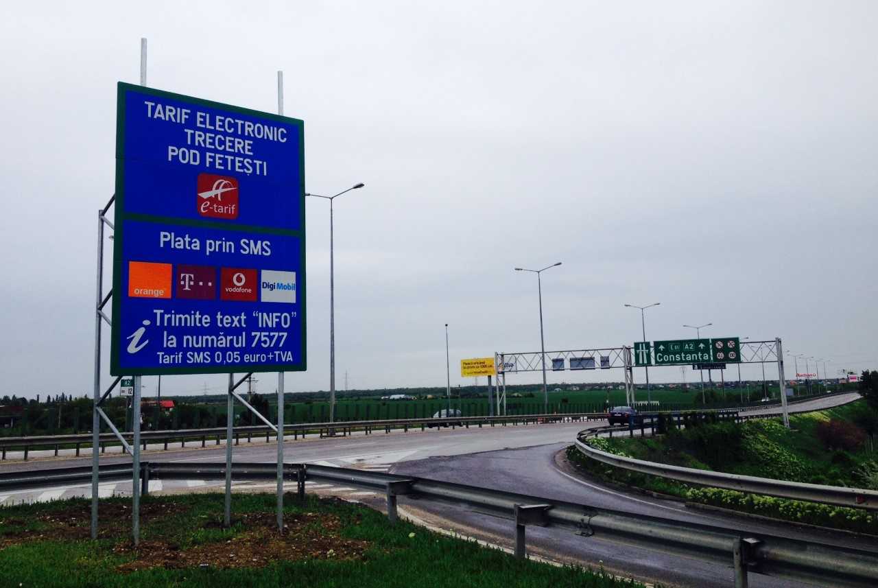 Maşinile deţinute sau folosite de persoanele cu handicap nu vor plăti taxa de pod la Feteşti şi Cernavodă