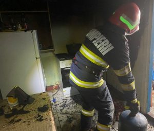 Incendiu la o casă de pe Mahmudiei, de la o tigaie uitată pe aragaz