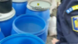 Mii de litri de țuică contrafăcută în Ostrov, județul Constanța! Resturile, din urma producției, erau deversate direct în baltă!