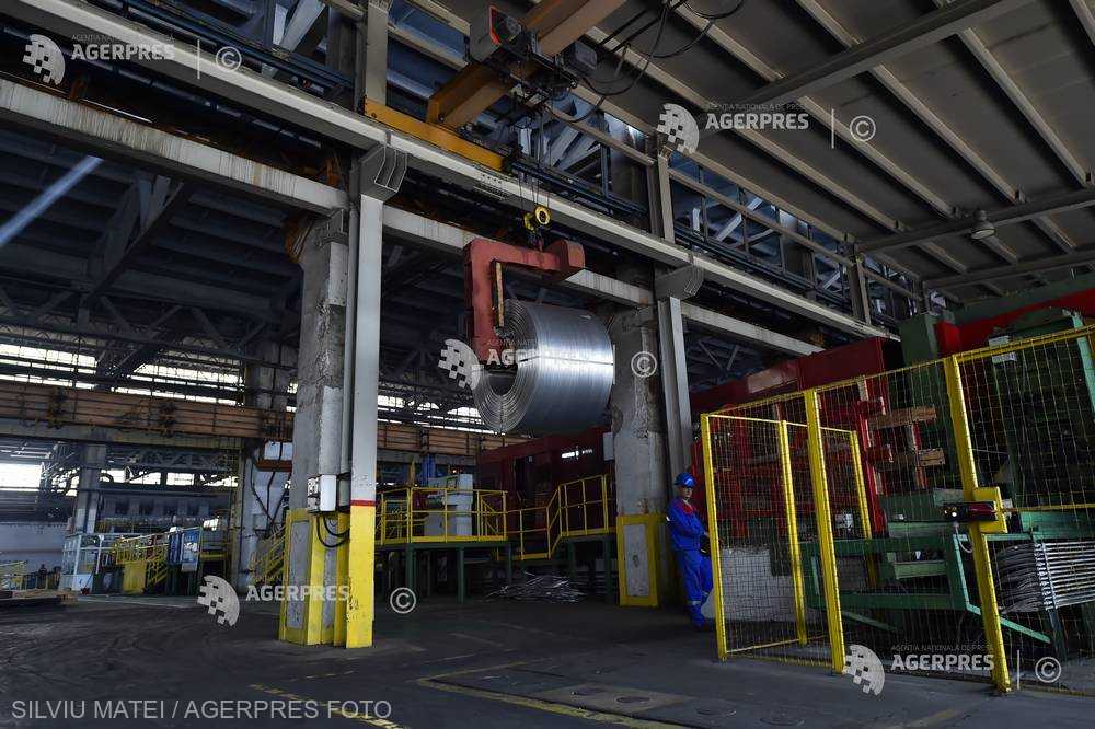 Oprirea unor capacităţi de producţie la Uzina de Aluminiu ar putea afecta şi o parte din angajaţii rafinăriei din Tulcea