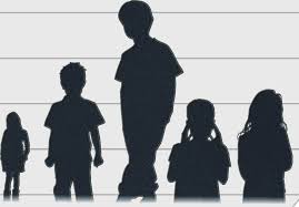 Un copil din doi este lovit în familie, 18% se culcă flămânzi, 5% sunt supuși abuzurilor fizice în școli, crește incidența abuzului sexual în afara familiei – studiu național Salvați Copiii