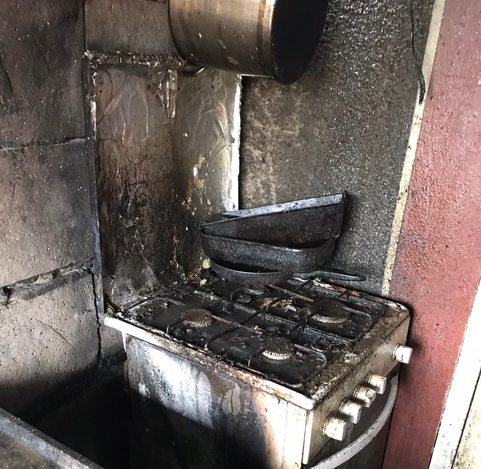Casă din Luncavița afectată de foc din cauza unui aparat de gătit lăsat nesupravegheat