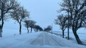 Circulați prudent! Drumurile în județul Tulcea sunt acoperite cu zăpadă!