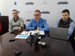 Până la organizarea unei licitații, parcările rezidențiale din municipiul Tulcea rămân la liber
