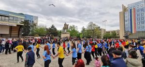Sute de tulceni au sărbătorit în Piața Civică : Ziua Internaţională a Dansului