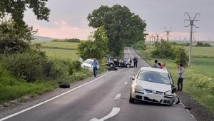 Read more about the article Coliziune în județ cu 3 mașini implicate și o victimă transportată la spital
