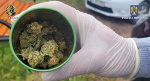 Read more about the article 3 bărbați au fost arestați și sunt cercetați pentru TRAFIC DE DROGURI DE RISC – 1,6 kg de cannabis