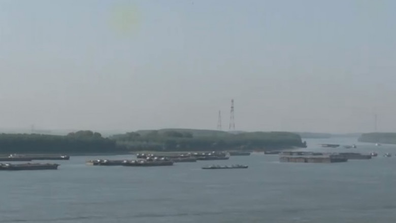 Portul Sulina, obișnuit cu doar 2,3 nave zilnic, este blocat de zeci de vase ucrainene