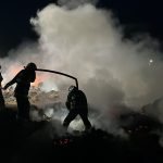 Incendiu violent la o șură de paie din Lăstuni ce s-a extins și a mistuit două grajduri de animale
