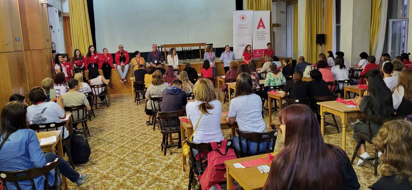 Elevi de la Colegiul Dobrogean Spiru Haret participă la Faza Națională a Concursului “Sanitarii Pricepuți”