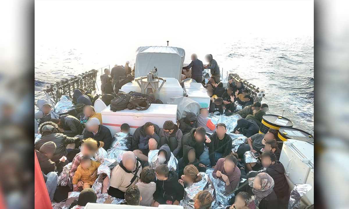 Sute de persoane salvate de poliţiştii de frontieră români ce-au participat la o operațiune în Marea Mediterană