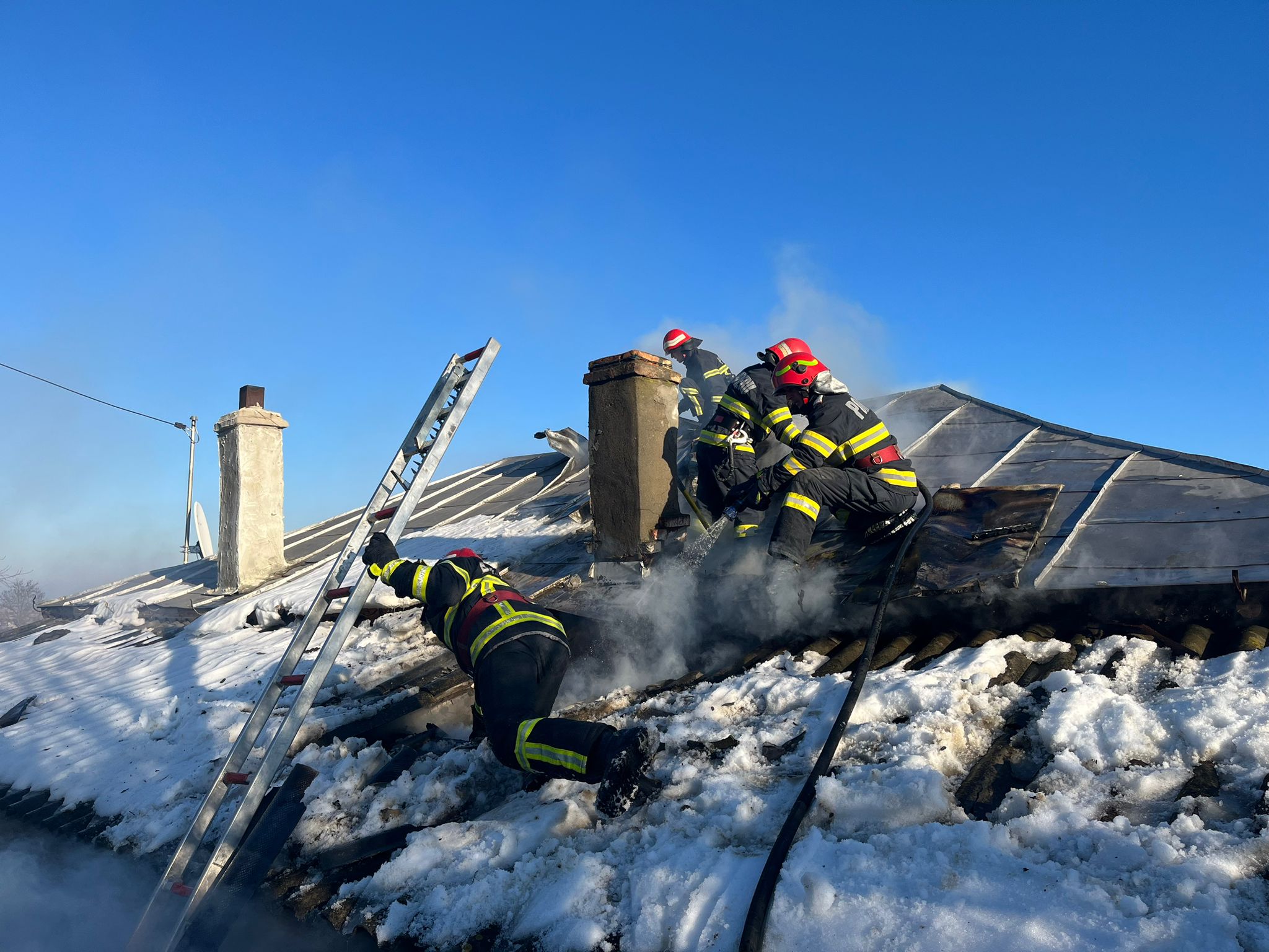 Incendiu la acoperișul unei case din Somova