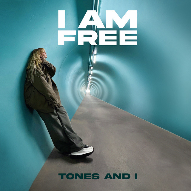 Tones And I și noul său single – “I Am Free”