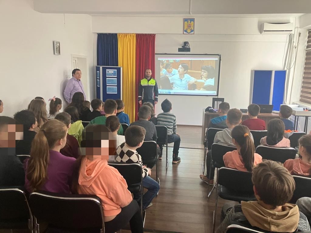 Prevenirea violenței în școli – polițiștii tulceni au fost la Colegiul Dobrogean „Spiru Haret”