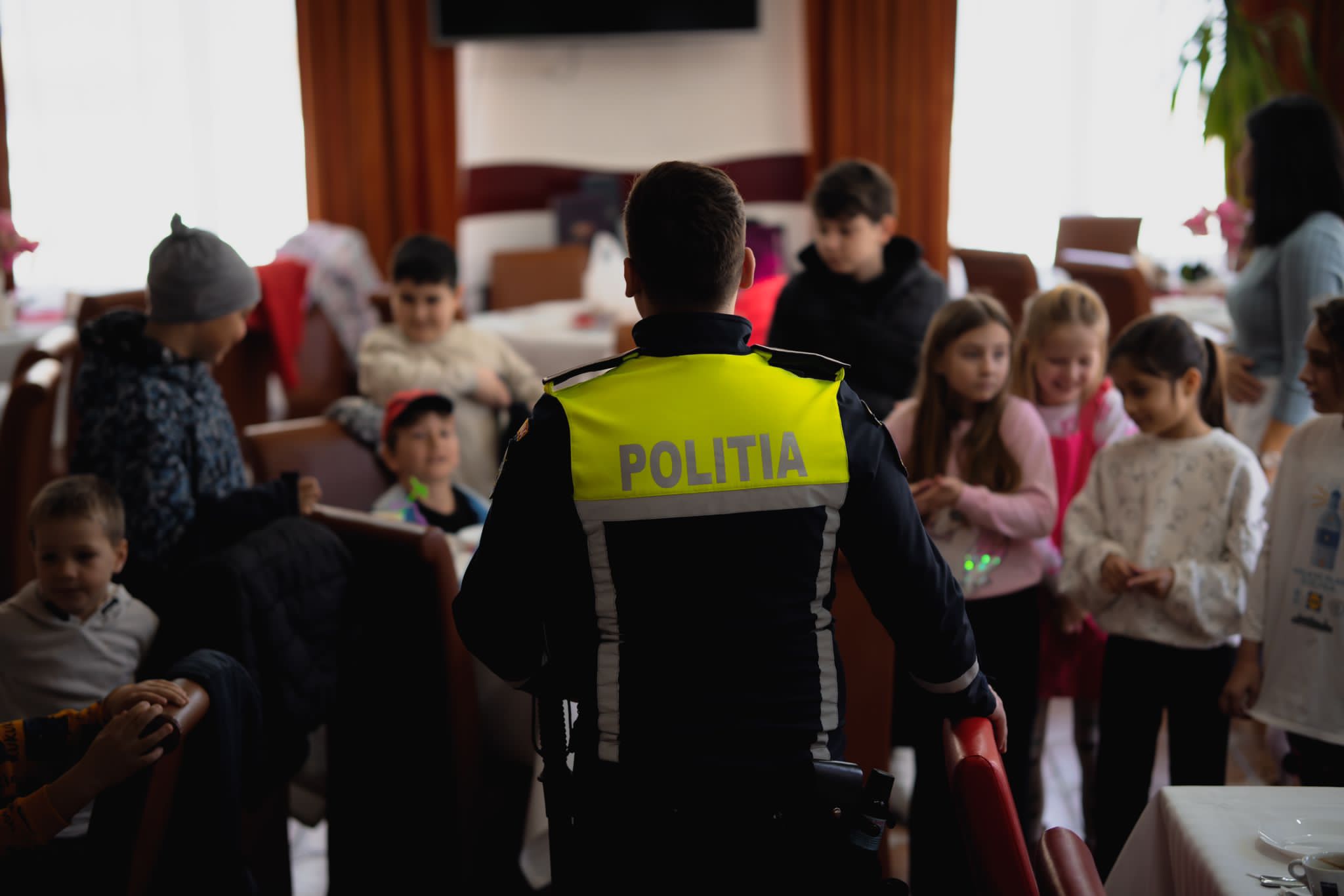 Despre importanța și rolul polițistului în societate, ieri, în cadrul proiectului „Prânzul Comunitar Cu drag din Sulina”